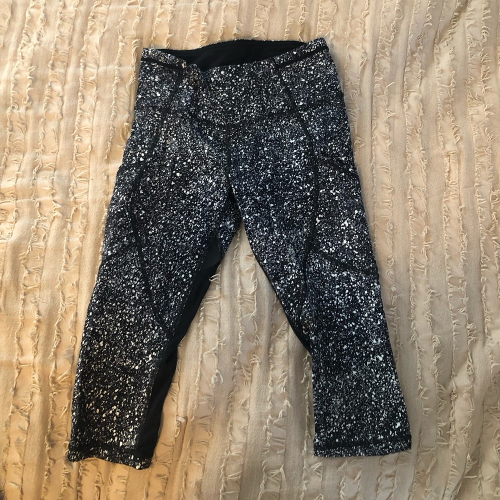 Lululemon crops. Size 4.